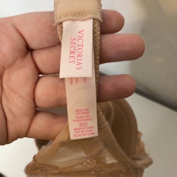 Victoria Secret Body By Victoria Push Up Lace Bra size 32D - Picture 7 of 7